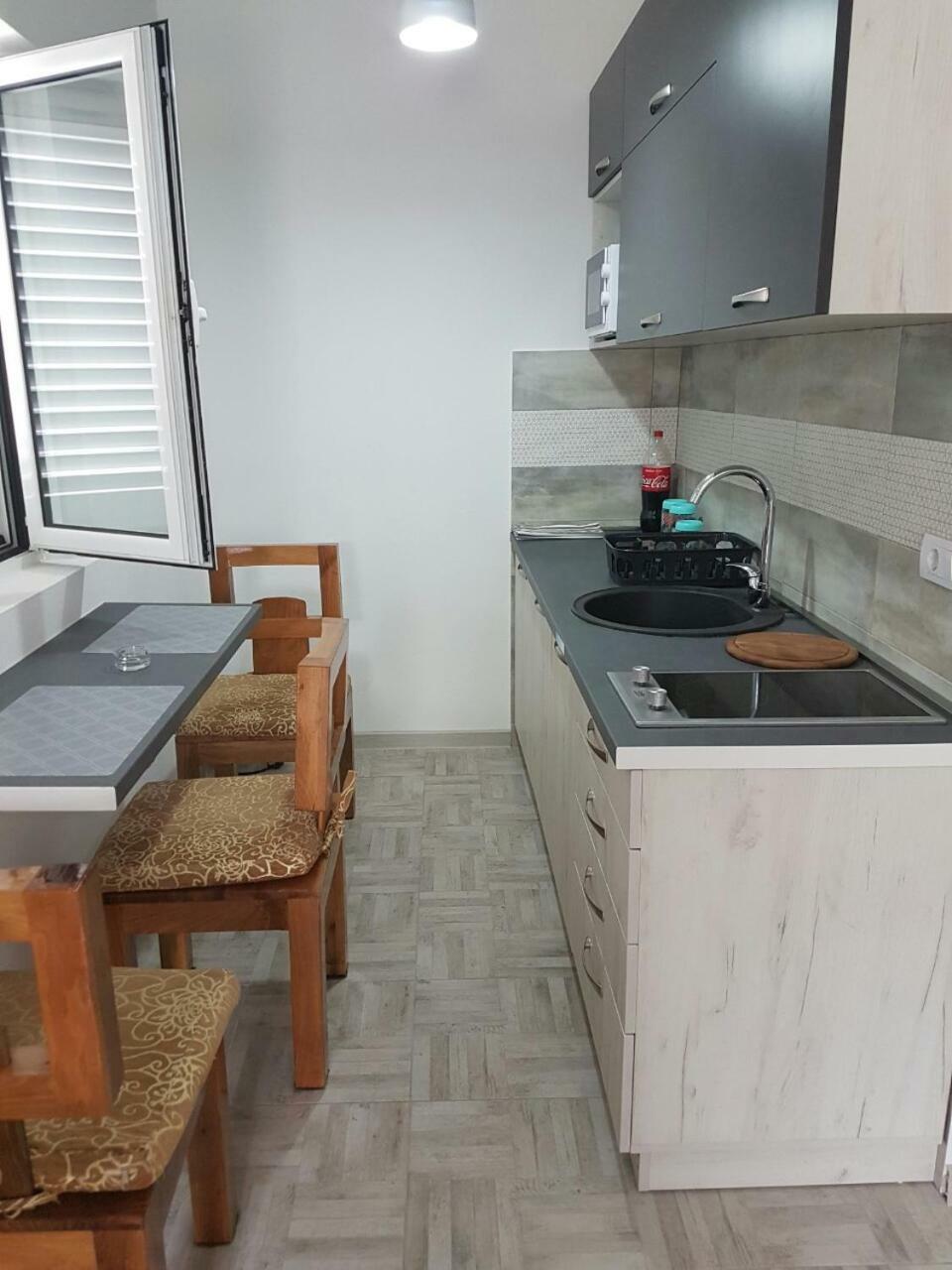 Апартаменти Porto Njegusi A2 Цетинє Екстер'єр фото